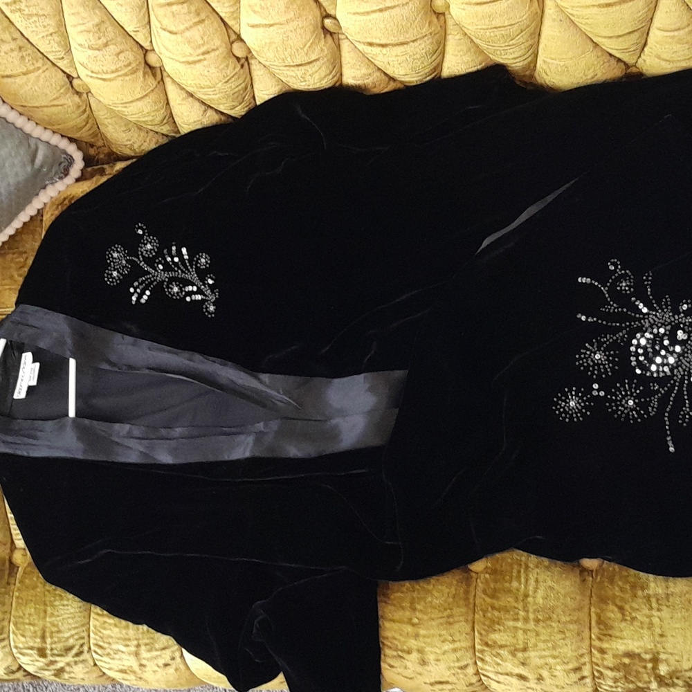Bloomingdale's Black, Silk Velvet Robe with Sequin Design Never Worn